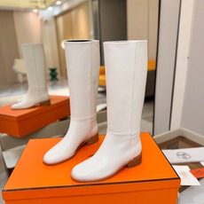 Hermès爱马仕高筒骑士靴 顶级版本 多色可选 秋冬衣柜里的本命神靴✨ 秋冬氛围感,一双高级长靴就足够。爱马仕这只经典 Hermès爱马仕高筒骑士靴 顶级版本 多色可选 秋冬衣柜里的本命神靴✨ 秋冬氛围感,一双高级长靴就足够。爱马仕这只经典