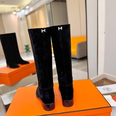 Hermès爱马仕高筒骑士靴 顶级版本 多色可选 秋冬衣柜里的本命神靴✨ 秋冬氛围感,一双高级长靴就足够。爱马仕这只经典 Hermès爱马仕高筒骑士靴 顶级版本 多色可选 秋冬衣柜里的本命神靴✨ 秋冬氛围感,一双高级长靴就足够。爱马仕这只经典