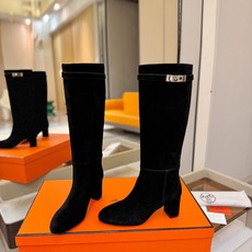 Hermes🐴 爱马仕Jumping黑色锁扣高筒靴,高端打造,最高版本 直筒靴型修饰腿线。经典金属凯莉锁扣点缀,辨识度十 Hermes🐴 爱马仕Jumping黑色锁扣高筒靴,高端打造,最高版本 直筒靴型修饰腿线。经典金属凯莉锁扣点缀,辨识度十