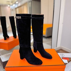 Hermes🐴 爱马仕Jumping黑色锁扣高筒靴,高端打造,最高版本 直筒靴型修饰腿线。经典金属凯莉锁扣点缀,辨识度十 Hermes🐴 爱马仕Jumping黑色锁扣高筒靴,高端打造,最高版本 直筒靴型修饰腿线。经典金属凯莉锁扣点缀,辨识度十