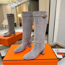 Hermes🐴 爱马仕Jumping黑色锁扣高筒靴,高端打造,最高版本 直筒靴型修饰腿线。经典金属凯莉锁扣点缀,辨识度十 Hermes🐴 爱马仕Jumping黑色锁扣高筒靴,高端打造,最高版本 直筒靴型修饰腿线。经典金属凯莉锁扣点缀,辨识度十