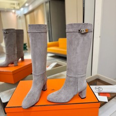 Hermes🐴 爱马仕Jumping黑色锁扣高筒靴,高端打造,最高版本 直筒靴型修饰腿线。经典金属凯莉锁扣点缀,辨识度十 Hermes🐴 爱马仕Jumping黑色锁扣高筒靴,高端打造,最高版本 直筒靴型修饰腿线。经典金属凯莉锁扣点缀,辨识度十