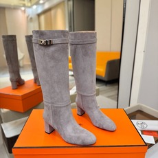 Hermes🐴 爱马仕Jumping黑色锁扣高筒靴,高端打造,最高版本 直筒靴型修饰腿线。经典金属凯莉锁扣点缀,辨识度十 Hermes🐴 爱马仕Jumping黑色锁扣高筒靴,高端打造,最高版本 直筒靴型修饰腿线。经典金属凯莉锁扣点缀,辨识度十