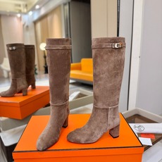 Hermes🐴 爱马仕Jumping黑色锁扣高筒靴,高端打造,最高版本 直筒靴型修饰腿线。经典金属凯莉锁扣点缀,辨识度十 Hermes🐴 爱马仕Jumping黑色锁扣高筒靴,高端打造,最高版本 直筒靴型修饰腿线。经典金属凯莉锁扣点缀,辨识度十