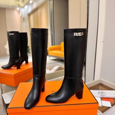 Hermes🐴 爱马仕Jumping黑色锁扣高筒靴,高端打造,最高版本 直筒靴型修饰腿线。经典金属凯莉锁扣点缀,辨识度十 Hermes🐴 爱马仕Jumping黑色锁扣高筒靴,高端打造,最高版本 直筒靴型修饰腿线。经典金属凯莉锁扣点缀,辨识度十