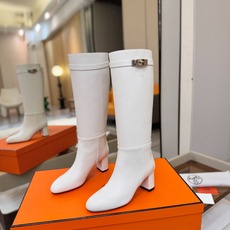 Hermes🐴 爱马仕Jumping黑色锁扣高筒靴,高端打造,最高版本 直筒靴型修饰腿线。经典金属凯莉锁扣点缀,辨识度十 Hermes🐴 爱马仕Jumping黑色锁扣高筒靴,高端打造,最高版本 直筒靴型修饰腿线。经典金属凯莉锁扣点缀,辨识度十