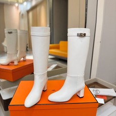 Hermes🐴 爱马仕Jumping黑色锁扣高筒靴,高端打造,最高版本 直筒靴型修饰腿线。经典金属凯莉锁扣点缀,辨识度十 Hermes🐴 爱马仕Jumping黑色锁扣高筒靴,高端打造,最高版本 直筒靴型修饰腿线。经典金属凯莉锁扣点缀,辨识度十
