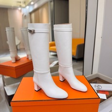 Hermes🐴 爱马仕Jumping黑色锁扣高筒靴,高端打造,最高版本 直筒靴型修饰腿线。经典金属凯莉锁扣点缀,辨识度十 Hermes🐴 爱马仕Jumping黑色锁扣高筒靴,高端打造,最高版本 直筒靴型修饰腿线。经典金属凯莉锁扣点缀,辨识度十