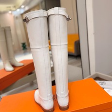 Hermès 爱马仕经典锁扣高筒骑士靴|自带贵气感的秋冬神靴✨ 秋冬鞋柜里,一定要留一双能撑起所有穿搭气场的长靴,圆头鞋 Hermès 爱马仕经典锁扣高筒骑士靴|自带贵气感的秋冬神靴✨ 秋冬鞋柜里,一定要留一双能撑起所有穿搭气场的长靴,圆头鞋