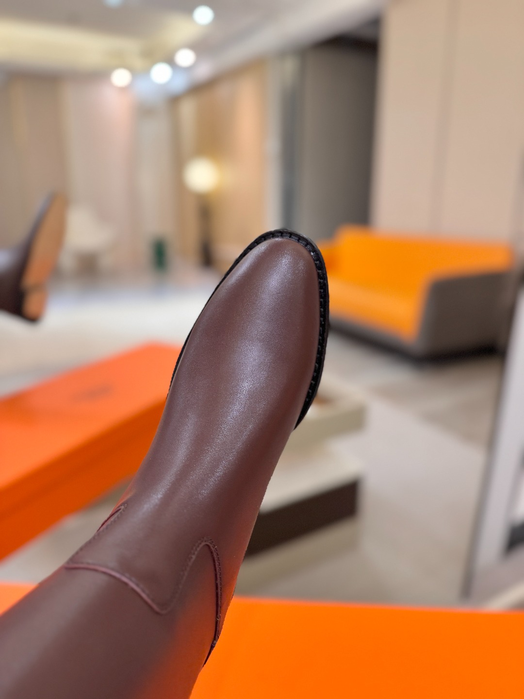 Hermès 爱马仕经典锁扣高筒骑士靴｜自带贵气感的秋冬神靴✨ 秋冬鞋柜里，一定要留一双能撑起所有穿搭气场的长靴，圆头鞋