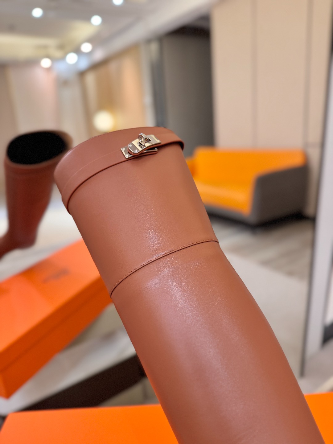 Hermès 爱马仕经典锁扣高筒骑士靴|自带贵气感的秋冬神靴✨ 秋冬鞋柜里,一定要留一双能撑起所有穿搭气场的长靴,圆头鞋 Hermès 爱马仕经典锁扣高筒骑士靴|自带贵气感的秋冬神靴✨ 秋冬鞋柜里,一定要留一双能撑起所有穿搭气场的长靴,圆头鞋