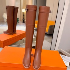 Hermès 爱马仕经典锁扣高筒骑士靴|自带贵气感的秋冬神靴✨ 秋冬鞋柜里,一定要留一双能撑起所有穿搭气场的长靴,圆头鞋 Hermès 爱马仕经典锁扣高筒骑士靴|自带贵气感的秋冬神靴✨ 秋冬鞋柜里,一定要留一双能撑起所有穿搭气场的长靴,圆头鞋