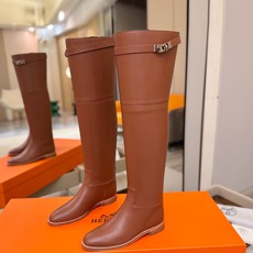 Hermès 爱马仕经典锁扣高筒骑士靴|自带贵气感的秋冬神靴✨ 秋冬鞋柜里,一定要留一双能撑起所有穿搭气场的长靴,圆头鞋 Hermès 爱马仕经典锁扣高筒骑士靴|自带贵气感的秋冬神靴✨ 秋冬鞋柜里,一定要留一双能撑起所有穿搭气场的长靴,圆头鞋