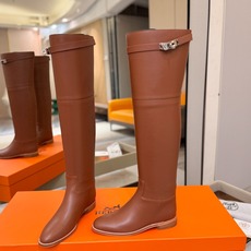 Hermès 爱马仕经典锁扣高筒骑士靴|自带贵气感的秋冬神靴✨ 秋冬鞋柜里,一定要留一双能撑起所有穿搭气场的长靴,圆头鞋 Hermès 爱马仕经典锁扣高筒骑士靴|自带贵气感的秋冬神靴✨ 秋冬鞋柜里,一定要留一双能撑起所有穿搭气场的长靴,圆头鞋