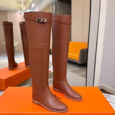 Hermès 爱马仕经典锁扣高筒骑士靴|自带贵气感的秋冬神靴✨ 秋冬鞋柜里,一定要留一双能撑起所有穿搭气场的长靴,圆头鞋 Hermès 爱马仕经典锁扣高筒骑士靴|自带贵气感的秋冬神靴✨ 秋冬鞋柜里,一定要留一双能撑起所有穿搭气场的长靴,圆头鞋