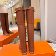 Hermès 爱马仕经典锁扣高筒骑士靴|自带贵气感的秋冬神靴✨ 秋冬鞋柜里,一定要留一双能撑起所有穿搭气场的长靴,圆头鞋 Hermès 爱马仕经典锁扣高筒骑士靴|自带贵气感的秋冬神靴✨ 秋冬鞋柜里,一定要留一双能撑起所有穿搭气场的长靴,圆头鞋