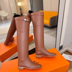 Hermès 爱马仕经典锁扣高筒骑士靴|自带贵气感的秋冬神靴✨ 秋冬鞋柜里,一定要留一双能撑起所有穿搭气场的长靴,圆头鞋 Hermès 爱马仕经典锁扣高筒骑士靴|自带贵气感的秋冬神靴✨ 秋冬鞋柜里,一定要留一双能撑起所有穿搭气场的长靴,圆头鞋