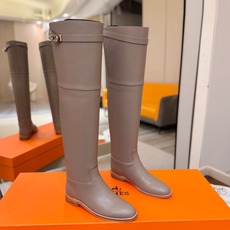 Hermès 爱马仕经典锁扣高筒骑士靴|自带贵气感的秋冬神靴✨ 秋冬鞋柜里,一定要留一双能撑起所有穿搭气场的长靴,圆头鞋 Hermès 爱马仕经典锁扣高筒骑士靴|自带贵气感的秋冬神靴✨ 秋冬鞋柜里,一定要留一双能撑起所有穿搭气场的长靴,圆头鞋