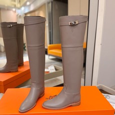 Hermès 爱马仕经典锁扣高筒骑士靴|自带贵气感的秋冬神靴✨ 秋冬鞋柜里,一定要留一双能撑起所有穿搭气场的长靴,圆头鞋 Hermès 爱马仕经典锁扣高筒骑士靴|自带贵气感的秋冬神靴✨ 秋冬鞋柜里,一定要留一双能撑起所有穿搭气场的长靴,圆头鞋