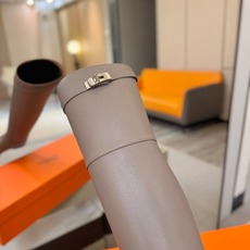 Hermès 爱马仕经典锁扣高筒骑士靴|自带贵气感的秋冬神靴✨ 秋冬鞋柜里,一定要留一双能撑起所有穿搭气场的长靴,圆头鞋 Hermès 爱马仕经典锁扣高筒骑士靴|自带贵气感的秋冬神靴✨ 秋冬鞋柜里,一定要留一双能撑起所有穿搭气场的长靴,圆头鞋