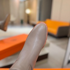 Hermès 爱马仕经典锁扣高筒骑士靴|自带贵气感的秋冬神靴✨ 秋冬鞋柜里,一定要留一双能撑起所有穿搭气场的长靴,圆头鞋 Hermès 爱马仕经典锁扣高筒骑士靴|自带贵气感的秋冬神靴✨ 秋冬鞋柜里,一定要留一双能撑起所有穿搭气场的长靴,圆头鞋