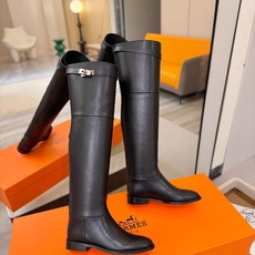 Hermès 爱马仕经典锁扣高筒骑士靴|自带贵气感的秋冬神靴✨ 秋冬鞋柜里,一定要留一双能撑起所有穿搭气场的长靴,圆头鞋 Hermès 爱马仕经典锁扣高筒骑士靴|自带贵气感的秋冬神靴✨ 秋冬鞋柜里,一定要留一双能撑起所有穿搭气场的长靴,圆头鞋