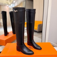 Hermès 爱马仕经典锁扣高筒骑士靴|自带贵气感的秋冬神靴✨ 秋冬鞋柜里,一定要留一双能撑起所有穿搭气场的长靴,圆头鞋 Hermès 爱马仕经典锁扣高筒骑士靴|自带贵气感的秋冬神靴✨ 秋冬鞋柜里,一定要留一双能撑起所有穿搭气场的长靴,圆头鞋