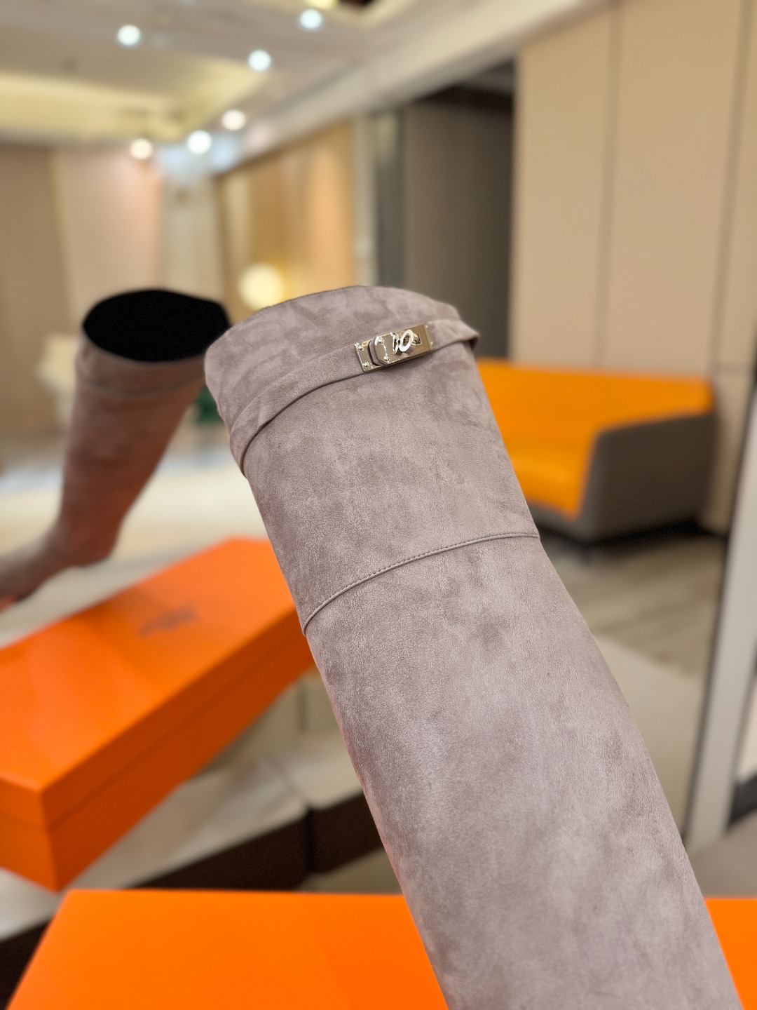 Hermès 爱马仕经典锁扣高筒骑士靴|自带贵气感的秋冬神靴✨ 秋冬鞋柜里,一定要留一双能撑起所有穿搭气场的长靴,圆头鞋 Hermès 爱马仕经典锁扣高筒骑士靴|自带贵气感的秋冬神靴✨ 秋冬鞋柜里,一定要留一双能撑起所有穿搭气场的长靴,圆头鞋
