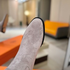 Hermès 爱马仕经典锁扣高筒骑士靴|自带贵气感的秋冬神靴✨ 秋冬鞋柜里,一定要留一双能撑起所有穿搭气场的长靴,圆头鞋 Hermès 爱马仕经典锁扣高筒骑士靴|自带贵气感的秋冬神靴✨ 秋冬鞋柜里,一定要留一双能撑起所有穿搭气场的长靴,圆头鞋