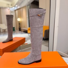 Hermès 爱马仕经典锁扣高筒骑士靴|自带贵气感的秋冬神靴✨ 秋冬鞋柜里,一定要留一双能撑起所有穿搭气场的长靴,圆头鞋 Hermès 爱马仕经典锁扣高筒骑士靴|自带贵气感的秋冬神靴✨ 秋冬鞋柜里,一定要留一双能撑起所有穿搭气场的长靴,圆头鞋