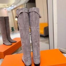 Hermès 爱马仕经典锁扣高筒骑士靴|自带贵气感的秋冬神靴✨ 秋冬鞋柜里,一定要留一双能撑起所有穿搭气场的长靴,圆头鞋 Hermès 爱马仕经典锁扣高筒骑士靴|自带贵气感的秋冬神靴✨ 秋冬鞋柜里,一定要留一双能撑起所有穿搭气场的长靴,圆头鞋