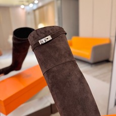 Hermès 爱马仕经典锁扣高筒骑士靴|自带贵气感的秋冬神靴✨ 秋冬鞋柜里,一定要留一双能撑起所有穿搭气场的长靴,圆头鞋 Hermès 爱马仕经典锁扣高筒骑士靴|自带贵气感的秋冬神靴✨ 秋冬鞋柜里,一定要留一双能撑起所有穿搭气场的长靴,圆头鞋