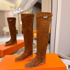 Hermès 爱马仕经典锁扣高筒骑士靴|自带贵气感的秋冬神靴✨ 秋冬鞋柜里,一定要留一双能撑起所有穿搭气场的长靴,圆头鞋 Hermès 爱马仕经典锁扣高筒骑士靴|自带贵气感的秋冬神靴✨ 秋冬鞋柜里,一定要留一双能撑起所有穿搭气场的长靴,圆头鞋