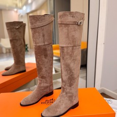 Hermès 爱马仕经典锁扣高筒骑士靴|自带贵气感的秋冬神靴✨ 秋冬鞋柜里,一定要留一双能撑起所有穿搭气场的长靴,圆头鞋 Hermès 爱马仕经典锁扣高筒骑士靴|自带贵气感的秋冬神靴✨ 秋冬鞋柜里,一定要留一双能撑起所有穿搭气场的长靴,圆头鞋