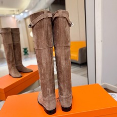 Hermès 爱马仕经典锁扣高筒骑士靴|自带贵气感的秋冬神靴✨ 秋冬鞋柜里,一定要留一双能撑起所有穿搭气场的长靴,圆头鞋 Hermès 爱马仕经典锁扣高筒骑士靴|自带贵气感的秋冬神靴✨ 秋冬鞋柜里,一定要留一双能撑起所有穿搭气场的长靴,圆头鞋