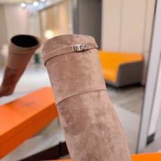 Hermès 爱马仕经典锁扣高筒骑士靴|自带贵气感的秋冬神靴✨ 秋冬鞋柜里,一定要留一双能撑起所有穿搭气场的长靴,圆头鞋 Hermès 爱马仕经典锁扣高筒骑士靴|自带贵气感的秋冬神靴✨ 秋冬鞋柜里,一定要留一双能撑起所有穿搭气场的长靴,圆头鞋