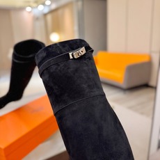 Hermès 爱马仕经典锁扣高筒骑士靴|自带贵气感的秋冬神靴✨ 秋冬鞋柜里,一定要留一双能撑起所有穿搭气场的长靴,圆头鞋 Hermès 爱马仕经典锁扣高筒骑士靴|自带贵气感的秋冬神靴✨ 秋冬鞋柜里,一定要留一双能撑起所有穿搭气场的长靴,圆头鞋
