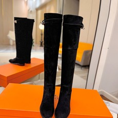 Hermès 爱马仕经典锁扣高筒骑士靴|自带贵气感的秋冬神靴✨ 秋冬鞋柜里,一定要留一双能撑起所有穿搭气场的长靴,圆头鞋 Hermès 爱马仕经典锁扣高筒骑士靴|自带贵气感的秋冬神靴✨ 秋冬鞋柜里,一定要留一双能撑起所有穿搭气场的长靴,圆头鞋