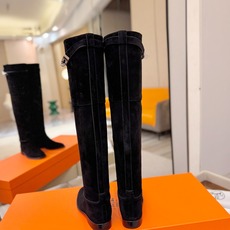 Hermès 爱马仕经典锁扣高筒骑士靴|自带贵气感的秋冬神靴✨ 秋冬鞋柜里,一定要留一双能撑起所有穿搭气场的长靴,圆头鞋 Hermès 爱马仕经典锁扣高筒骑士靴|自带贵气感的秋冬神靴✨ 秋冬鞋柜里,一定要留一双能撑起所有穿搭气场的长靴,圆头鞋