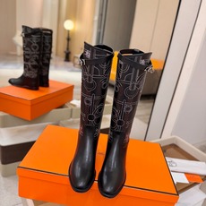 Hermes 🐴 爱马仕满印刺绣高筒骑士靴 爱马仕Jumping黑色锁扣高筒靴,高端打造,最高版本 直筒靴型修饰腿线。 Hermes 🐴 爱马仕满印刺绣高筒骑士靴 爱马仕Jumping黑色锁扣高筒靴,高端打造,最高版本 直筒靴型修饰腿线。