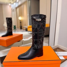 Hermes 🐴 爱马仕满印刺绣高筒骑士靴 爱马仕Jumping黑色锁扣高筒靴,高端打造,最高版本 直筒靴型修饰腿线。 Hermes 🐴 爱马仕满印刺绣高筒骑士靴 爱马仕Jumping黑色锁扣高筒靴,高端打造,最高版本 直筒靴型修饰腿线。