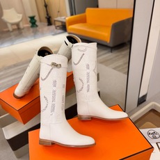 Hermes 🐴 爱马仕满印刺绣高筒骑士靴 爱马仕Jumping黑色锁扣高筒靴,高端打造,最高版本 直筒靴型修饰腿线。 Hermes 🐴 爱马仕满印刺绣高筒骑士靴 爱马仕Jumping黑色锁扣高筒靴,高端打造,最高版本 直筒靴型修饰腿线。