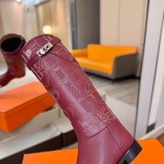 Hermes 🐴 爱马仕满印刺绣高筒骑士靴 爱马仕Jumping黑色锁扣高筒靴,高端打造,最高版本 直筒靴型修饰腿线。 Hermes 🐴 爱马仕满印刺绣高筒骑士靴 爱马仕Jumping黑色锁扣高筒靴,高端打造,最高版本 直筒靴型修饰腿线。