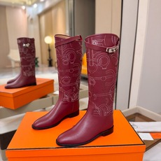Hermes 🐴 爱马仕满印刺绣高筒骑士靴 爱马仕Jumping黑色锁扣高筒靴,高端打造,最高版本 直筒靴型修饰腿线。 Hermes 🐴 爱马仕满印刺绣高筒骑士靴 爱马仕Jumping黑色锁扣高筒靴,高端打造,最高版本 直筒靴型修饰腿线。