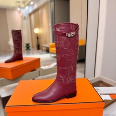 Hermes 🐴 爱马仕满印刺绣高筒骑士靴 爱马仕Jumping黑色锁扣高筒靴,高端打造,最高版本 直筒靴型修饰腿线。 Hermes 🐴 爱马仕满印刺绣高筒骑士靴 爱马仕Jumping黑色锁扣高筒靴,高端打造,最高版本 直筒靴型修饰腿线。