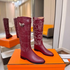Hermes 🐴 爱马仕满印刺绣高筒骑士靴 爱马仕Jumping黑色锁扣高筒靴,高端打造,最高版本 直筒靴型修饰腿线。 Hermes 🐴 爱马仕满印刺绣高筒骑士靴 爱马仕Jumping黑色锁扣高筒靴,高端打造,最高版本 直筒靴型修饰腿线。
