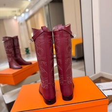 Hermes 🐴 爱马仕满印刺绣高筒骑士靴 爱马仕Jumping黑色锁扣高筒靴,高端打造,最高版本 直筒靴型修饰腿线。 Hermes 🐴 爱马仕满印刺绣高筒骑士靴 爱马仕Jumping黑色锁扣高筒靴,高端打造,最高版本 直筒靴型修饰腿线。