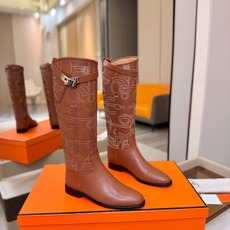 Hermes 🐴 爱马仕满印刺绣高筒骑士靴 爱马仕Jumping黑色锁扣高筒靴,高端打造,最高版本 直筒靴型修饰腿线。 Hermes 🐴 爱马仕满印刺绣高筒骑士靴 爱马仕Jumping黑色锁扣高筒靴,高端打造,最高版本 直筒靴型修饰腿线。