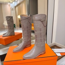 Hermes 🐴 爱马仕满印刺绣高筒骑士靴 爱马仕Jumping黑色锁扣高筒靴,高端打造,最高版本 直筒靴型修饰腿线。 Hermes 🐴 爱马仕满印刺绣高筒骑士靴 爱马仕Jumping黑色锁扣高筒靴,高端打造,最高版本 直筒靴型修饰腿线。