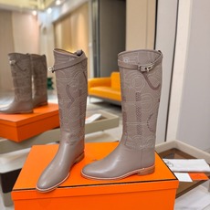 Hermes 🐴 爱马仕满印刺绣高筒骑士靴 爱马仕Jumping黑色锁扣高筒靴,高端打造,最高版本 直筒靴型修饰腿线。 Hermes 🐴 爱马仕满印刺绣高筒骑士靴 爱马仕Jumping黑色锁扣高筒靴,高端打造,最高版本 直筒靴型修饰腿线。